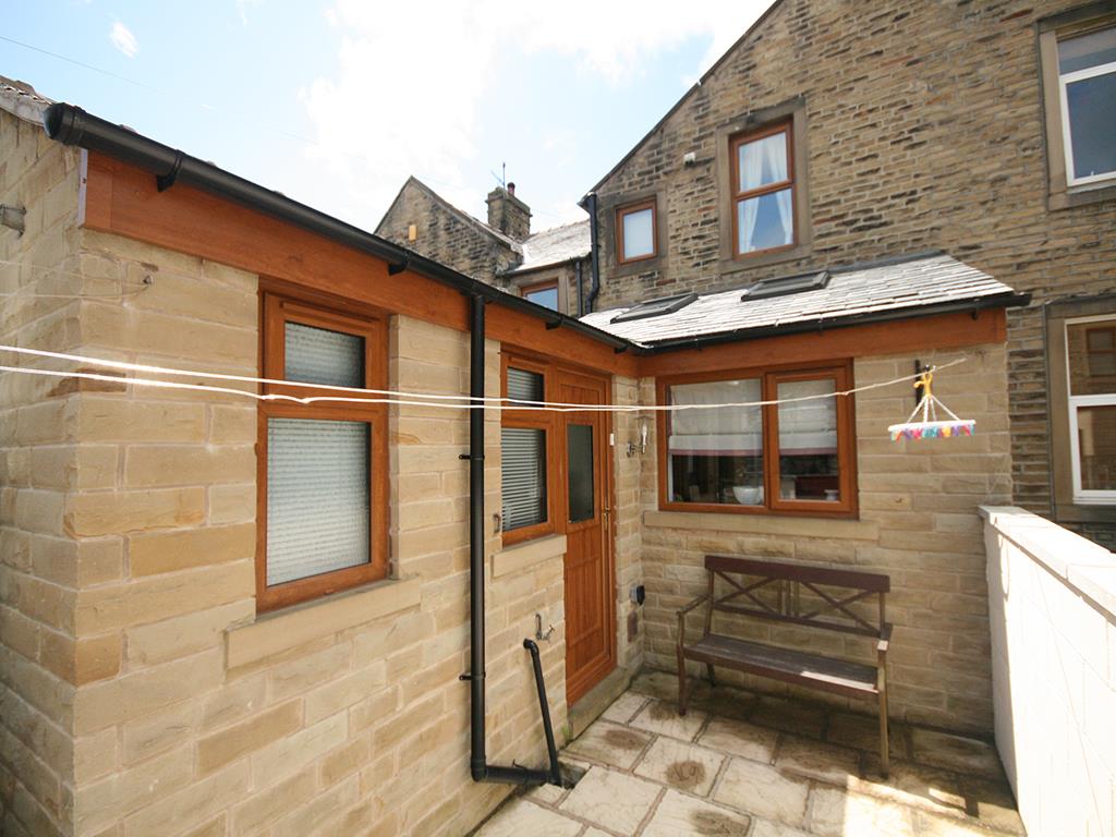 2 bedroom terraced house SSTC in Barnoldswick - IMG_5070.JPG